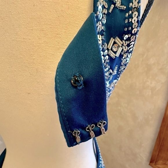 Gorgeous Betsy & Adam Formal Gown - Size 6 - Mint Condition!! - Picture 8 of 11